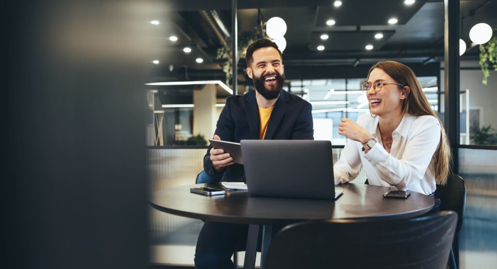 Como Maximizar o Potencial da Sua Equipa de RH 2 people meeting SH044